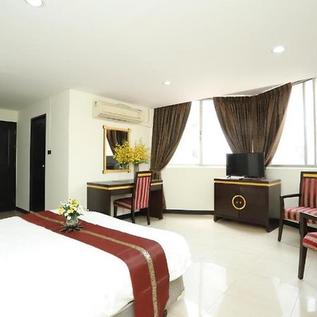 Lucky Palace Hotel Банкок Екстериор снимка