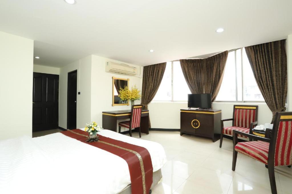 Lucky Palace Hotel Банкок Екстериор снимка