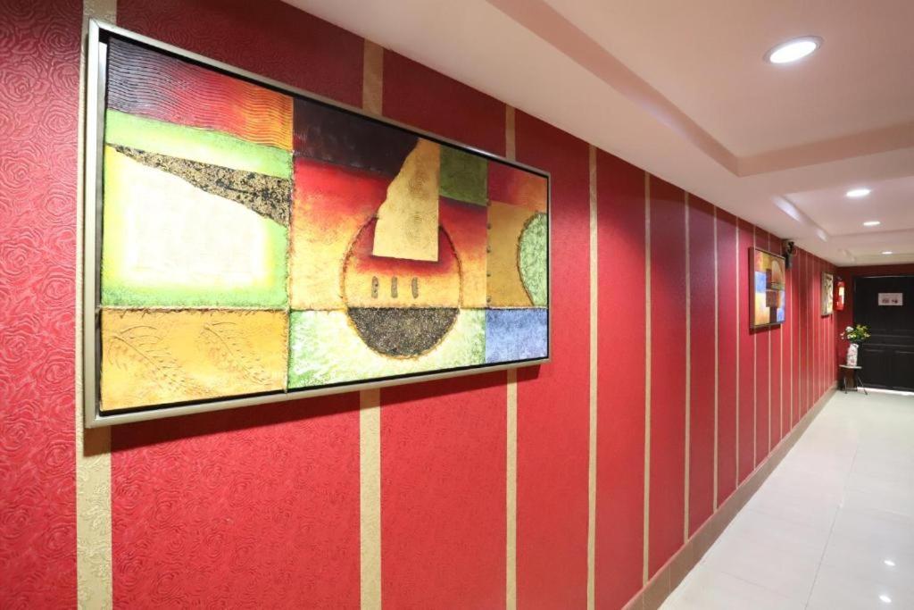 Lucky Palace Hotel Банкок Екстериор снимка